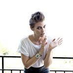 First pic of Lauren Cohan without bra under white t-shirt