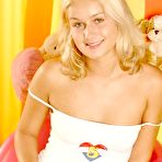 Second pic of CLUB SEVENTEEN.COM - Naughty teen cutie toying her pussy!
