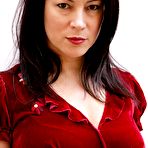 First pic of Jennifer Tilly shows legs and cleavahe photos