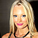 Third pic of Sophie Turner deep cleavage paparazzi shots