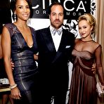 Fourth pic of Hayden Panettiere posing for paparazzi in long night dress