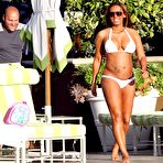 First pic of Melanie Brown pregnant in bikini ok the beach