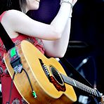 First pic of Amy McDonald on the Rock In Rio stage with guitar