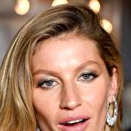 Third pic of Gisele Bundchen shows her long sexy legs