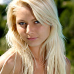 Fourth pic of Loira provocante na piscina | Ah Vadia