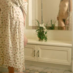 First pic of Anna S - Anna slowly get naked and posing in front of mirror
