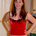Second pic of Wife Bucket - Real amateur wives and MILFs! Swingers too!
