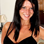 First pic of Hot American MILF showing off her rocking body