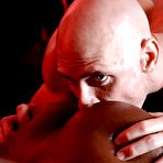 Second pic of Парень выебал в задницу негритянку с силиконовыми сиськами