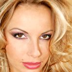 Second pic of Francesca Felucci stuffs her tight shaved pussy