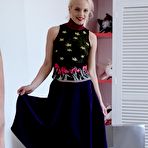 First pic of Slim Blonde Shows Bare Pussy