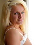 Second pic of Cali Real Girls Play - Bunny Lust