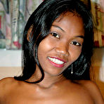 Third pic of Thailand girl shows off her naked brown body