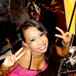 First pic of Hot Thai slut Oot flashes ass while in the game arcade