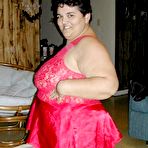 First pic of Amateur BBW wife squishes her big boobs