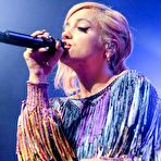 Fourth pic of Lily Allen sexy performs live on the stage