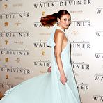First pic of Olga Kurylenko at The Water Diviner premiere