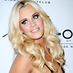 First pic of Jenny McCarthy shows legs and cleavage