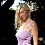 First pic of Curvy Blonde Wearing Tight Clothes