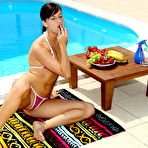Third pic of Shaved Pussies of megan-cox-01-banana-fucking-poolside by ALS Angels | 15 Women Clitoris Pics