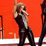 Second pic of Alicia Keys sexy performs at Madison Square Garden stage