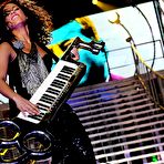 Third pic of Alicia Keys sexy performs at Madison Square Garden stage
