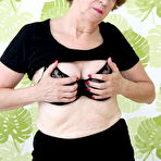 Second pic of German mature slut having sex with herself