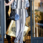 Second pic of Popoholic  &raquo; Blog Archive   &raquo; Kendall Jenner Goes On A Braless Shopping Spree In NYC