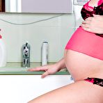 Third pic of Naked pregnant girl plays