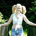 Third pic of Laralee @ Karup's Mix