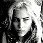 First pic of Dree Hemingway black-&-white fully nude posing scans