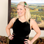 First pic of AllOver30.com - Introducing 36 year old Zoey Tyler