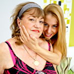 Second pic of Hot steamy babe doing a very naughty lesbian BBW