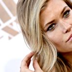 Second pic of Samantha Hoopes sexy cleavage Magic Mike XXL premiere