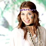 First pic of Ariana Grand simply loves when she can show her body so we can enjoy watching it.