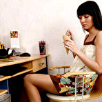 First pic of ePantyhoseLand :: Honey wearing her great pantyhose