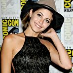Fourth pic of Willa Holland at arrow press line at Comic Con