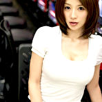 First pic of Stacked gravure idol babe plays the slots in her skimpy bikini