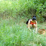 First pic of Old man banging cute teenage hottie in the woods