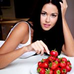 First pic of Cam is recording the cute chick Macy B&acirc;&euro;&trade;s sexy pussy cleft and her fresh titties