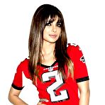 Fourth pic of Priyanka Chopra shows her long sexy legs