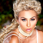 Second pic of Khlo&euml; Terae Live Portrait of Glamourous Busty Blonde