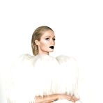 First pic of Paris Hilton shows her nude ass