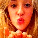 Fourth pic of Laura making selfie - Home Porn Bay