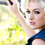 First pic of 
      Jenna Ivory unveils her fabulous curves in an orchard
    