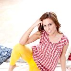 First pic of Amateur Teen Babe In Yellow Leggings