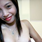 First pic of Love struck Filipino girl goes all out and sends her foreign boy friend nude selfies.