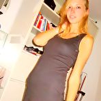 First pic of Real amateur girlfriends having sexHot and sexy amateurs posing totally naked outdoors