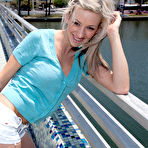 First pic of Kaylee Hilton: Kaylee Hilton takes her pink... - BabesAndStars.com