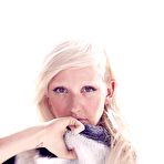 First pic of Ellie Goulding shows her legs sexy images